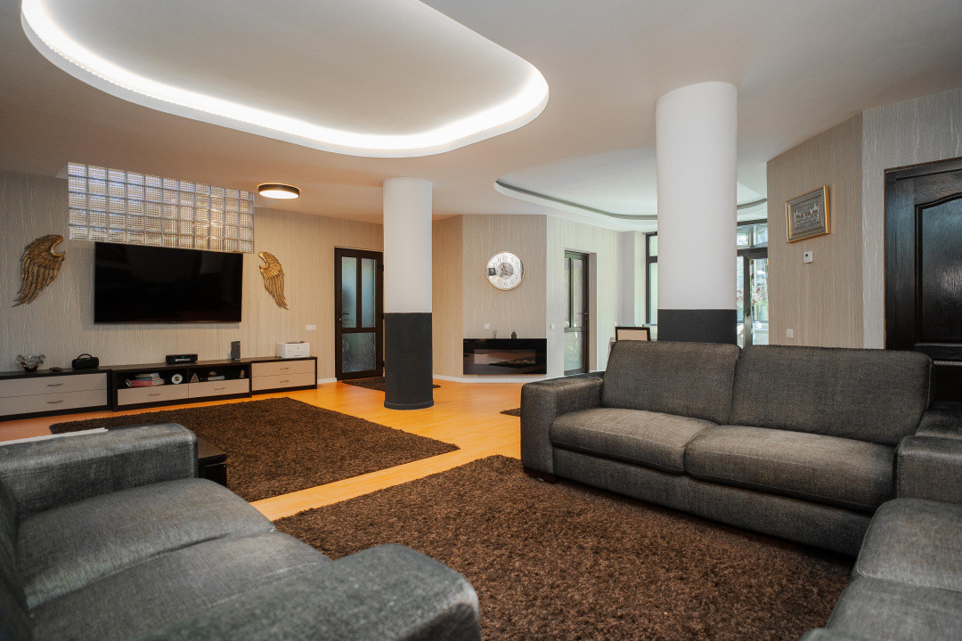 Vilă Grandioasă 650 mp+Spațiu Comercial 110 mp Tătărași Teren 968 mp