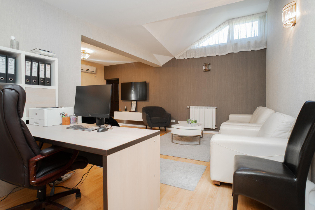 Vilă Grandioasă 650 mp+Spațiu Comercial 110 mp Tătărași Teren 968 mp