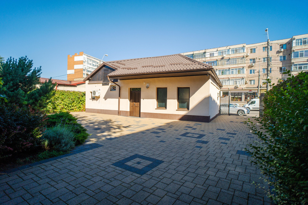 Vilă Grandioasă 650 mp+Spațiu Comercial 110 mp Tătărași Teren 968 mp